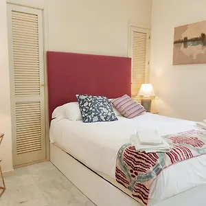  Appartamento Homeyseville-bright At Santa Cruz 4 Pax, Parking Optional Spagna